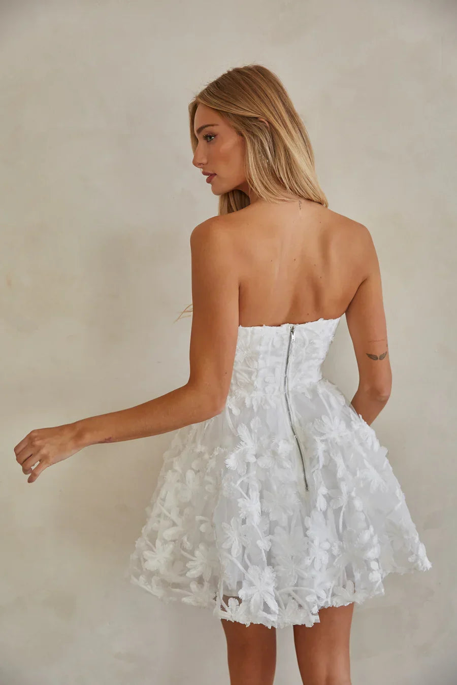 Robe Babydoll Évangéline à Appliqués Floraux