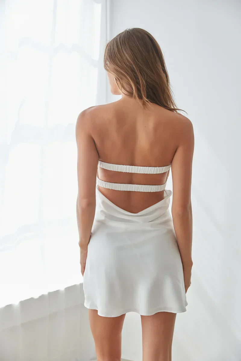 Mini-robe Kiara dos nu avec ouverture en goutte d'eau