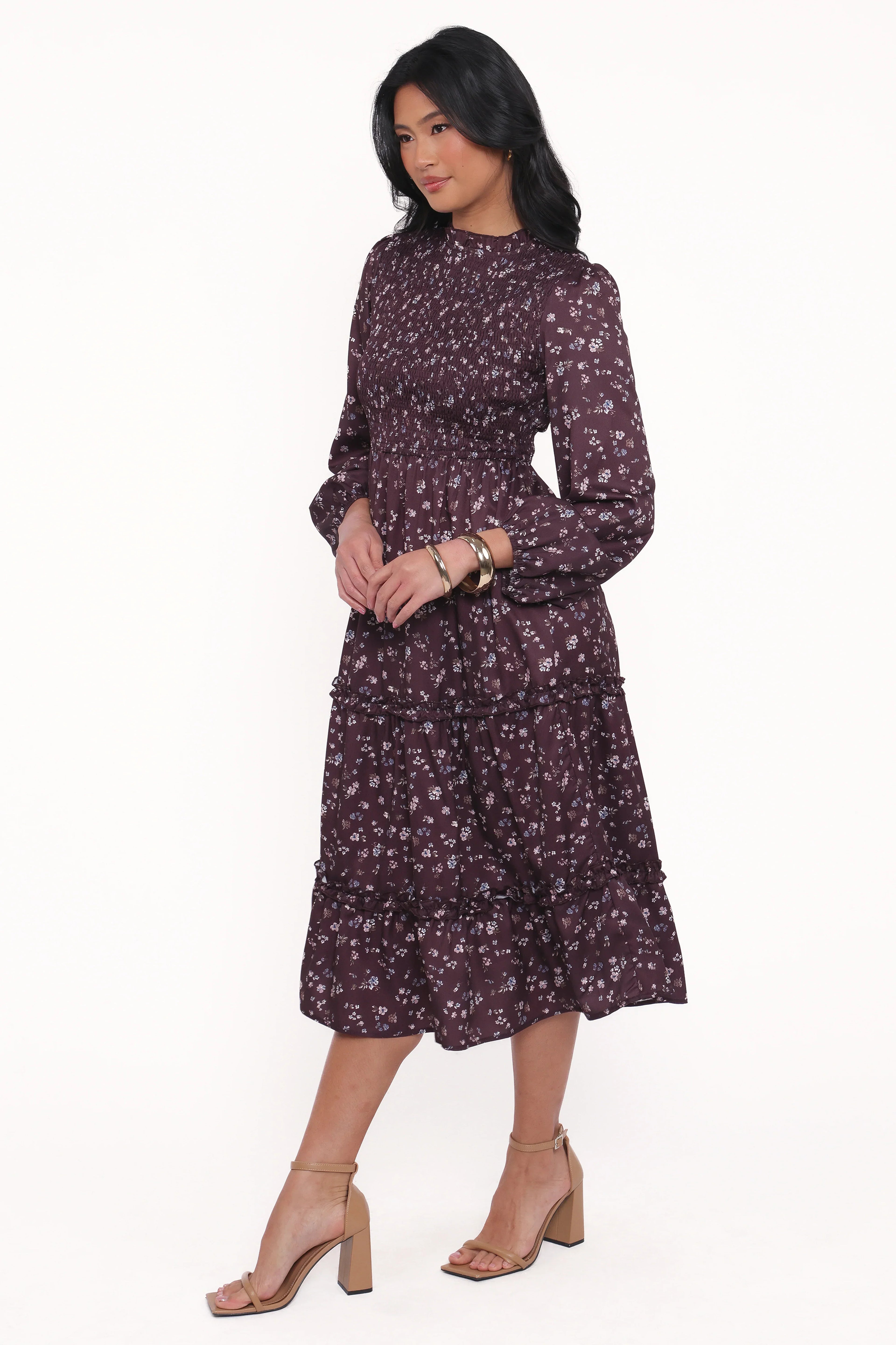 Robe mi-longue Edwina à manches longues et volants smockés - motif floral prune