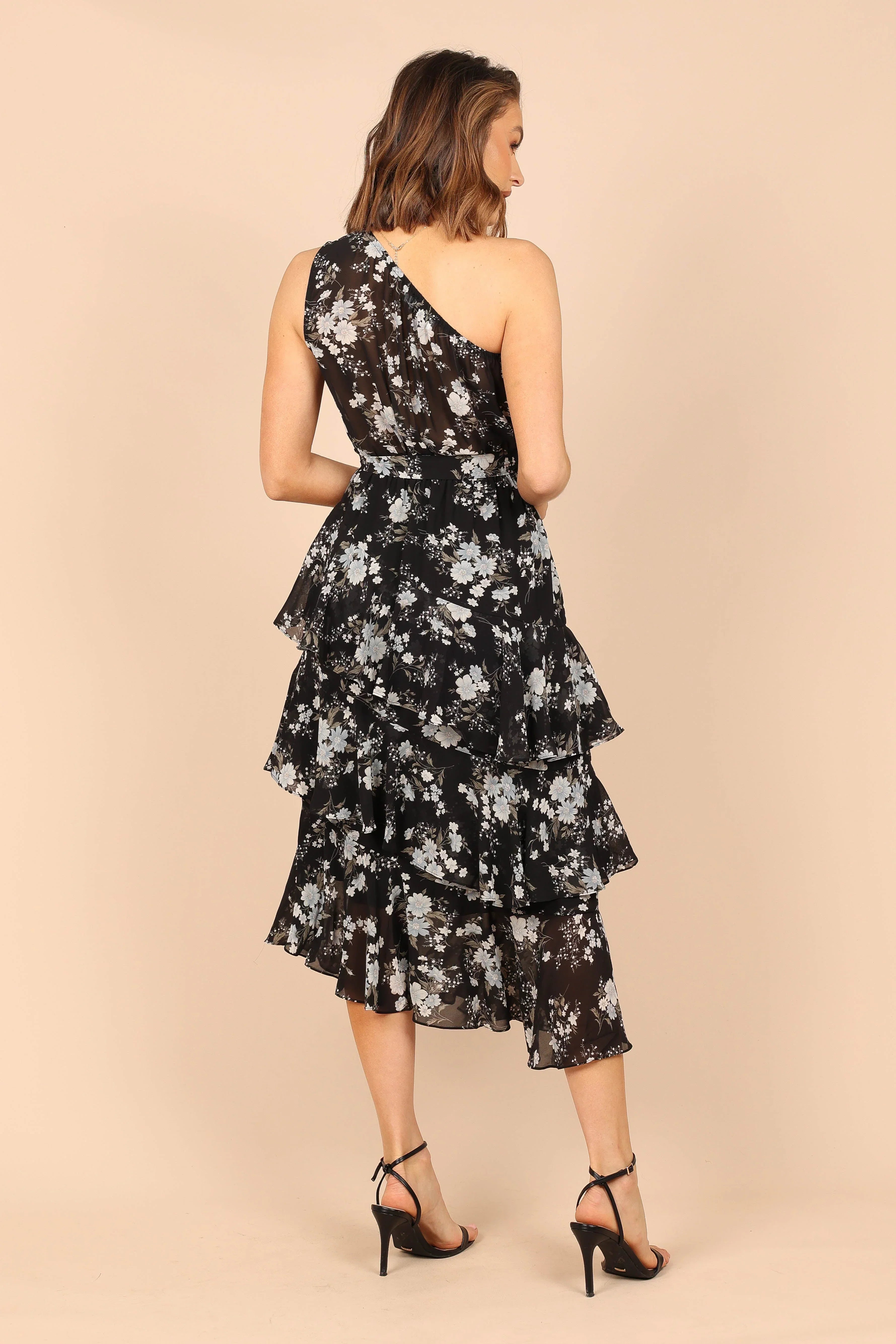 Robe mi-longue asymétrique à volants Brigette - Imprimé floral noir
