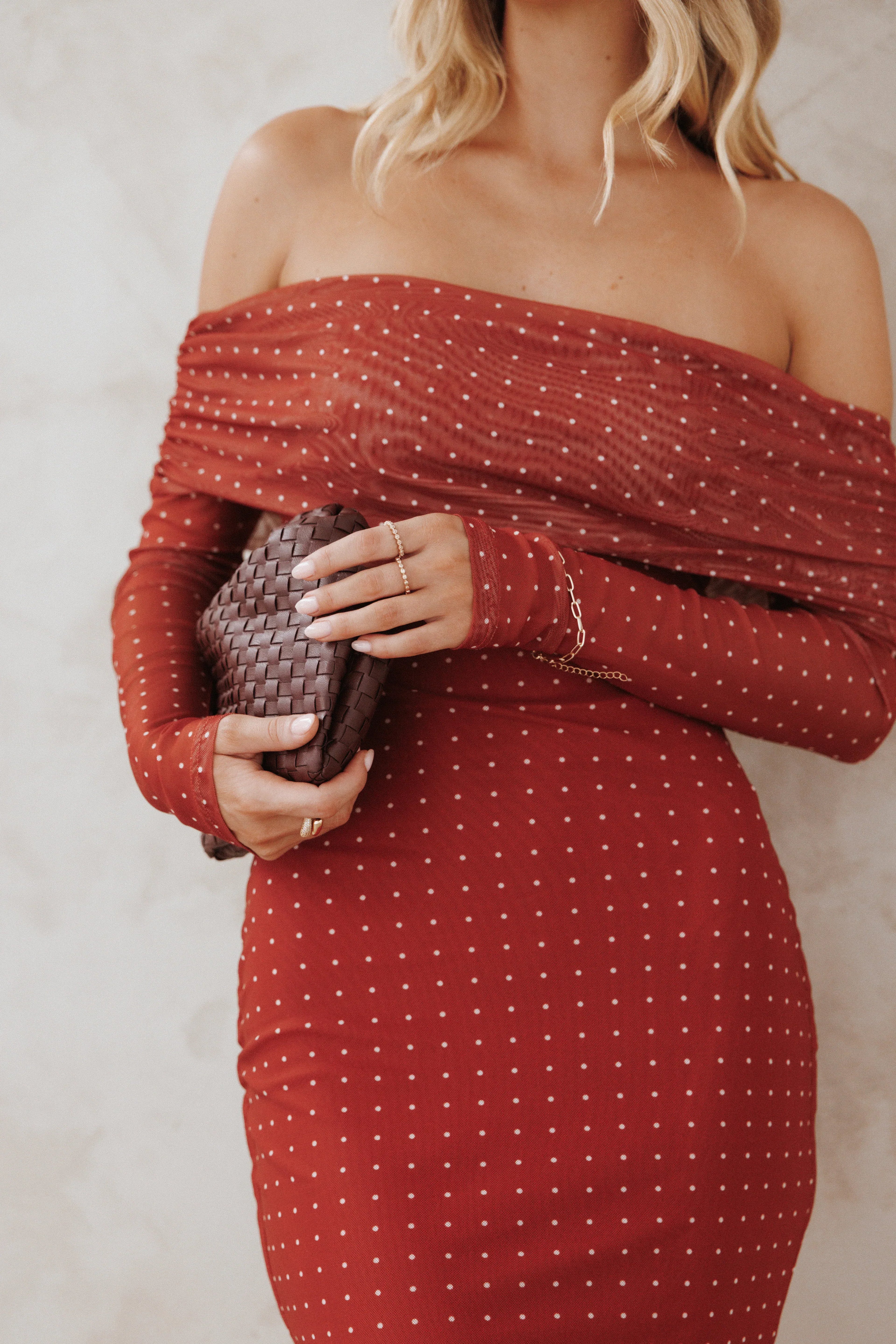 Robe longue épaule nue Zeva - À pois bordeaux