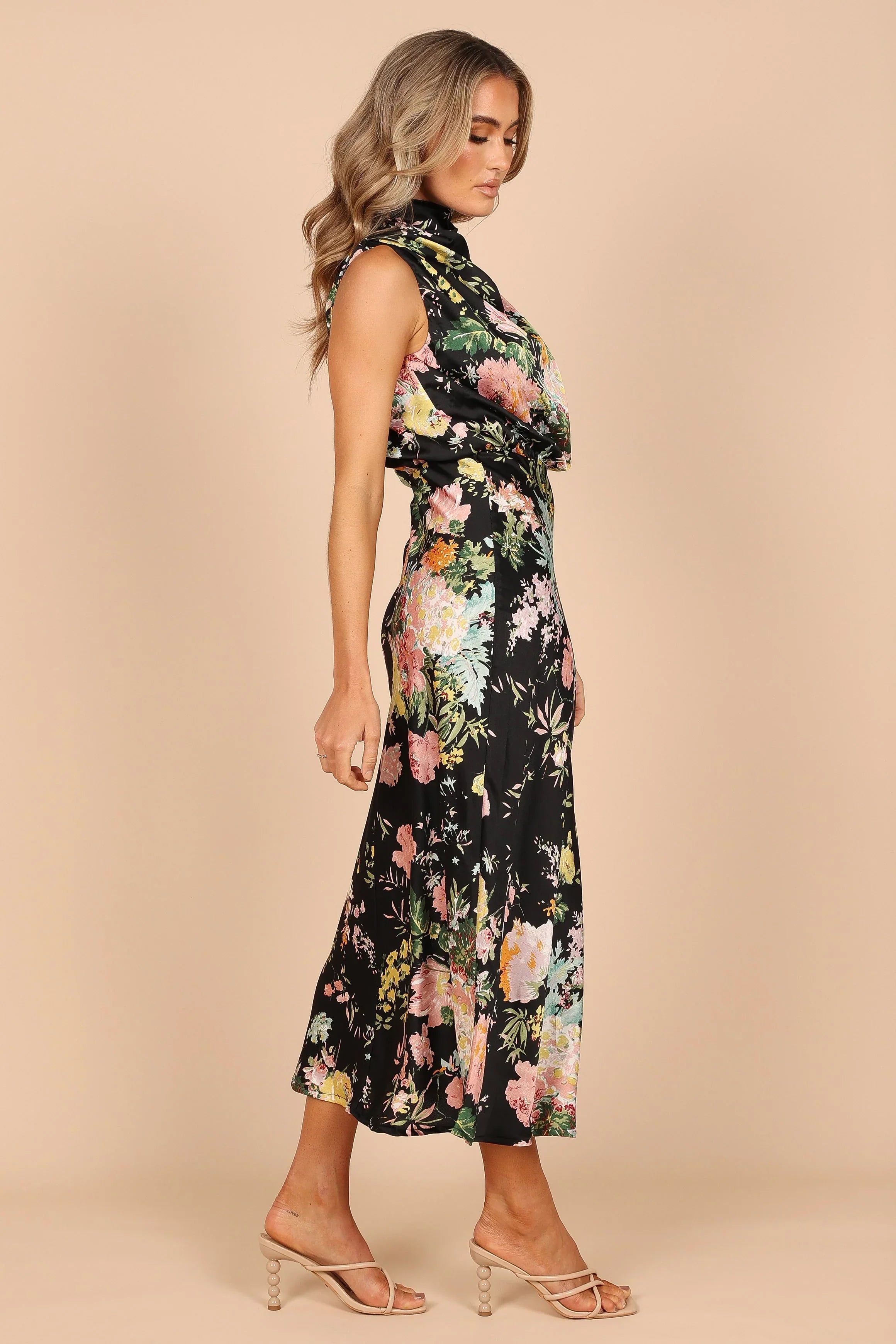Robe midi Anabelle à col montant – Noir fleuri