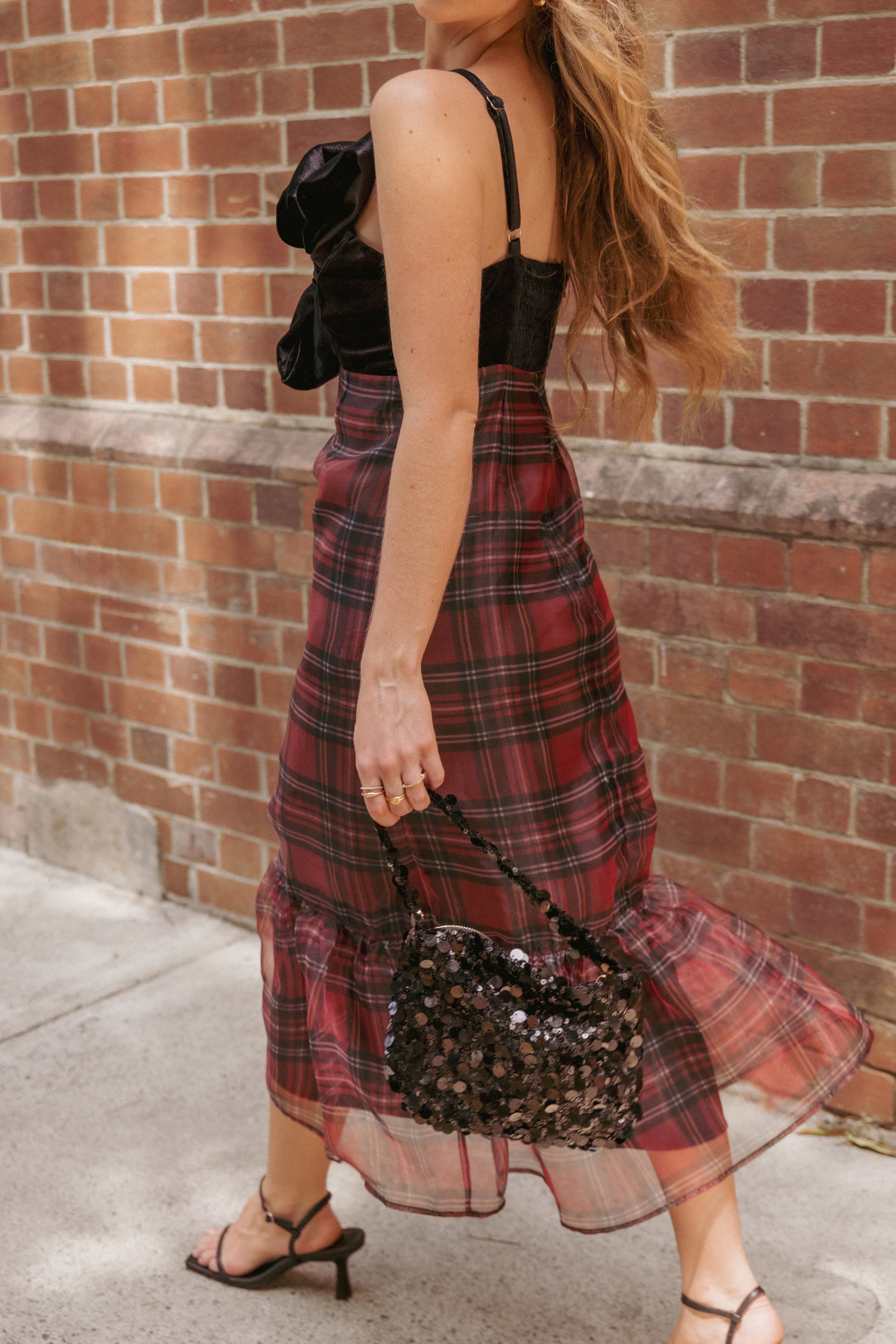 Robe midi Amelie asymétrique à carreaux écossais rouges avec buste ajusté