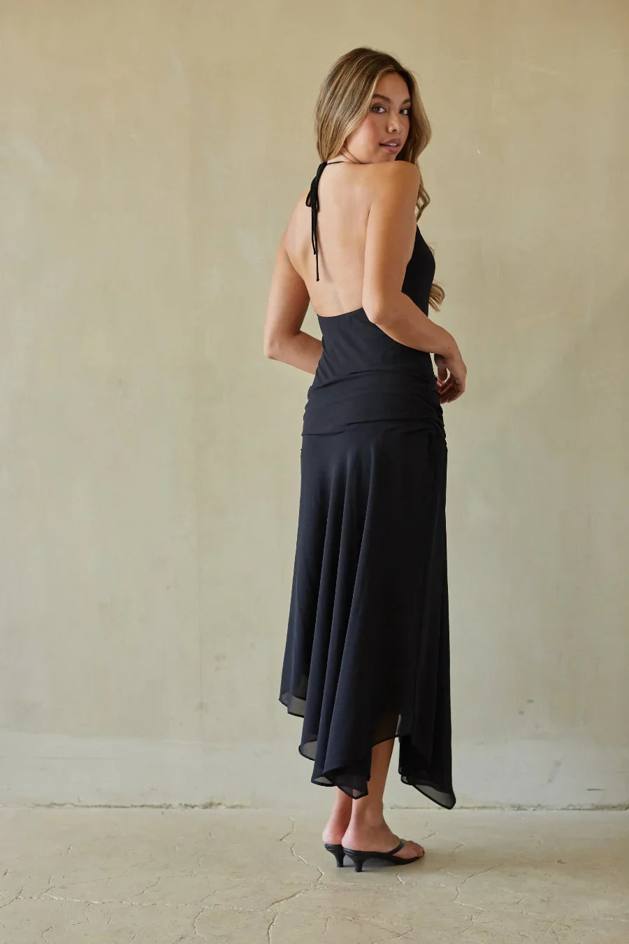 Robe midi Cora Chiffon à dos nu