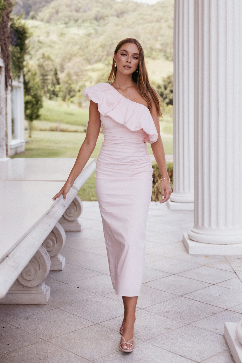 Robe longue asymétrique à volants Eliya - Rose ballerine
