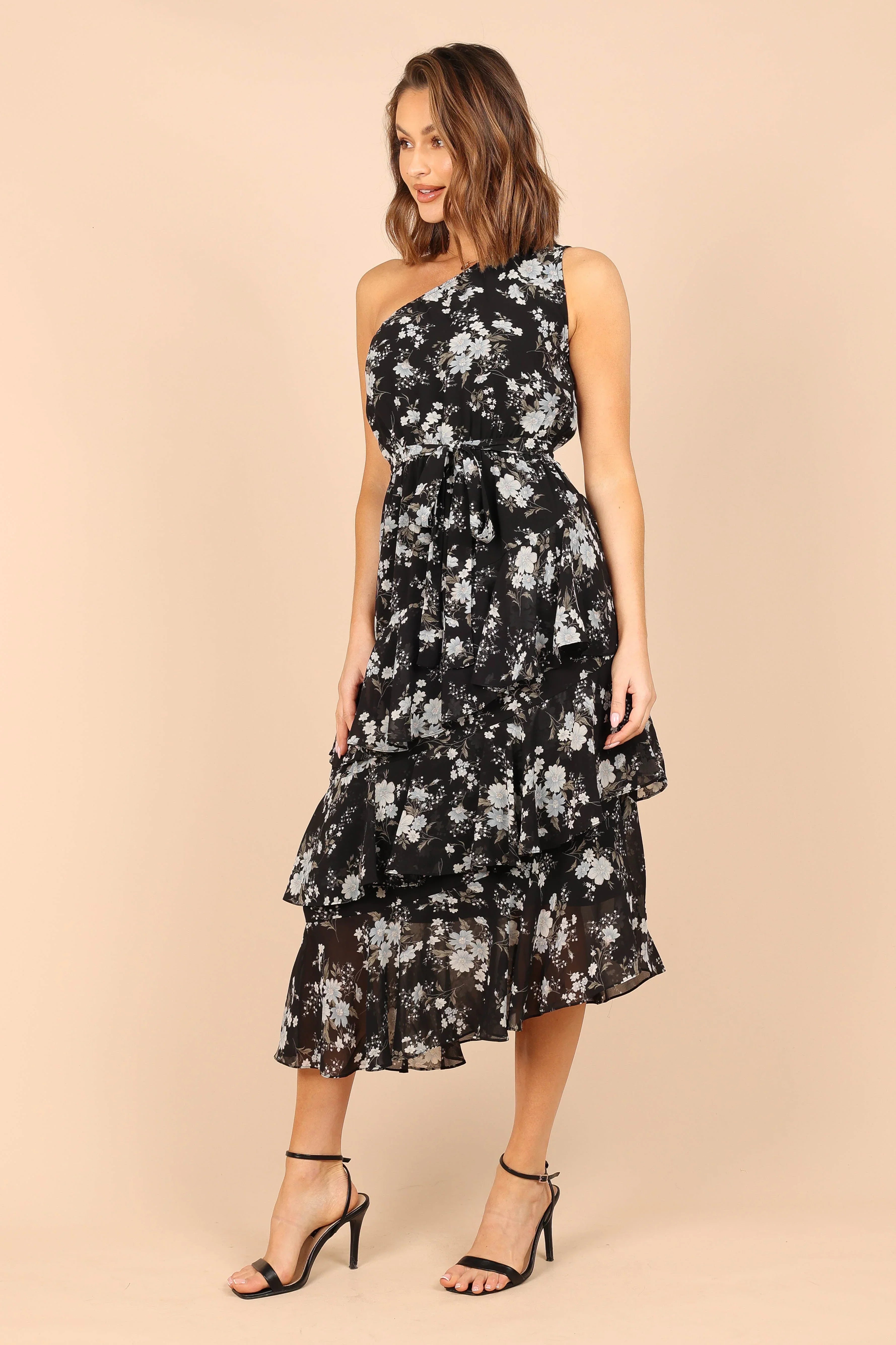 Robe mi-longue asymétrique à volants Brigette - Imprimé floral noir